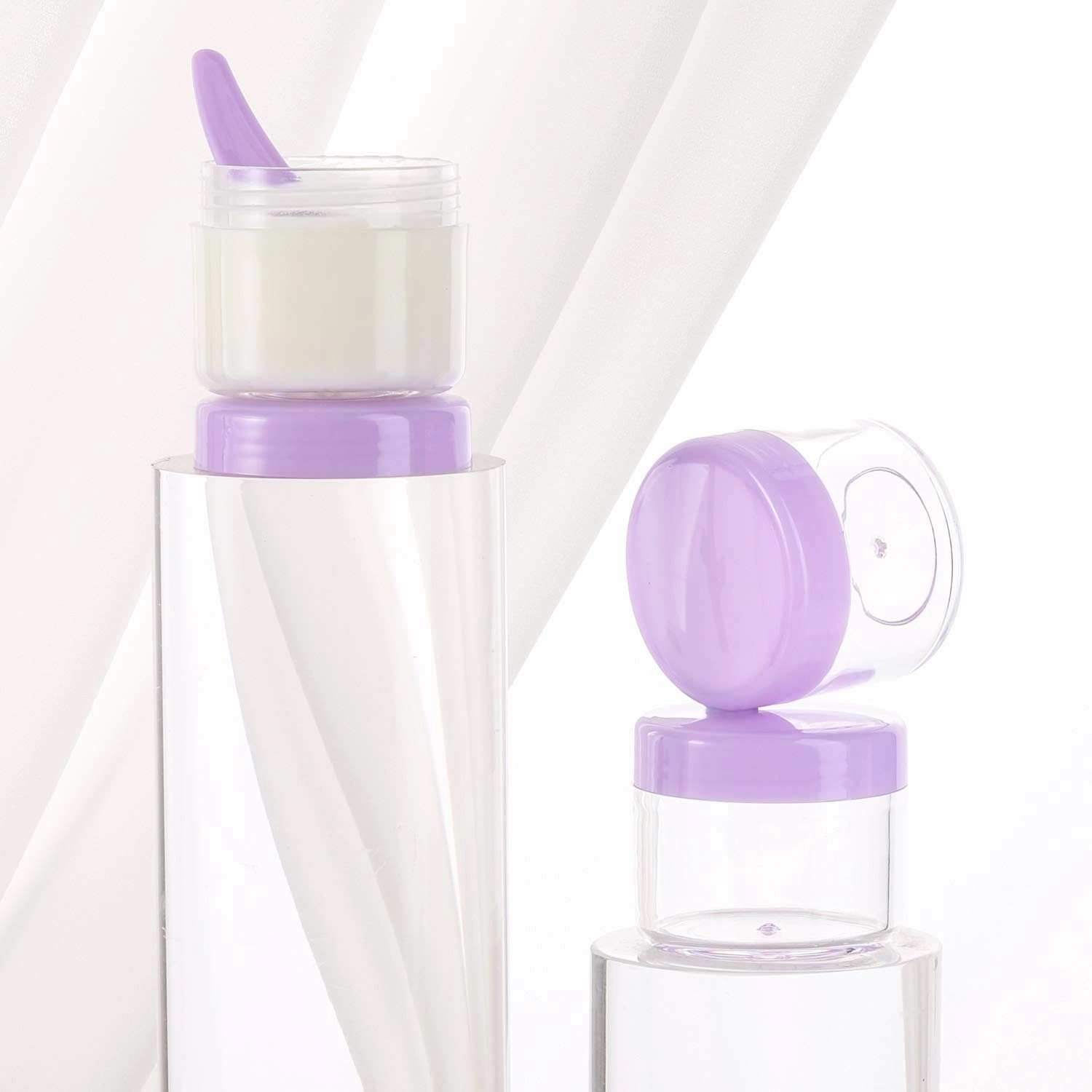 100 Pcs 20g Plastic Sample Cosmetic Containers with Lids and 10 Pcs Mini Makeup Spatula，Refillable Cosmetic Jars Lip Scrub Containers for Skincare - Purple