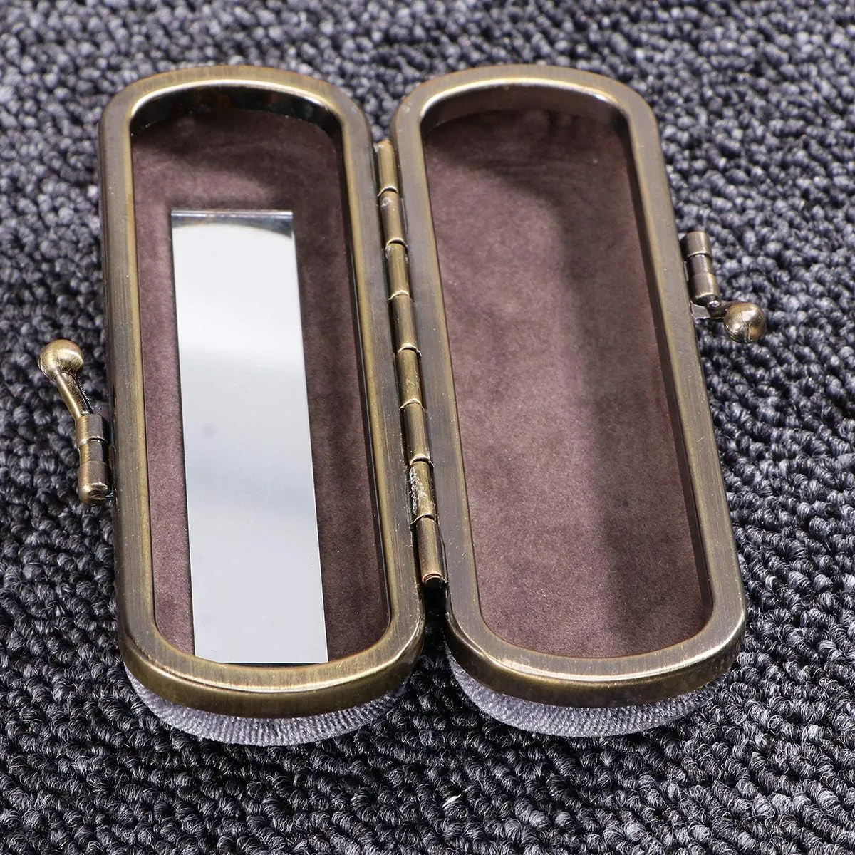 Cabilock Fashion Lipstick Box Lip Balm Organizer Bag Durable Soft Cosmetic Storage Case With Mirror (Black)