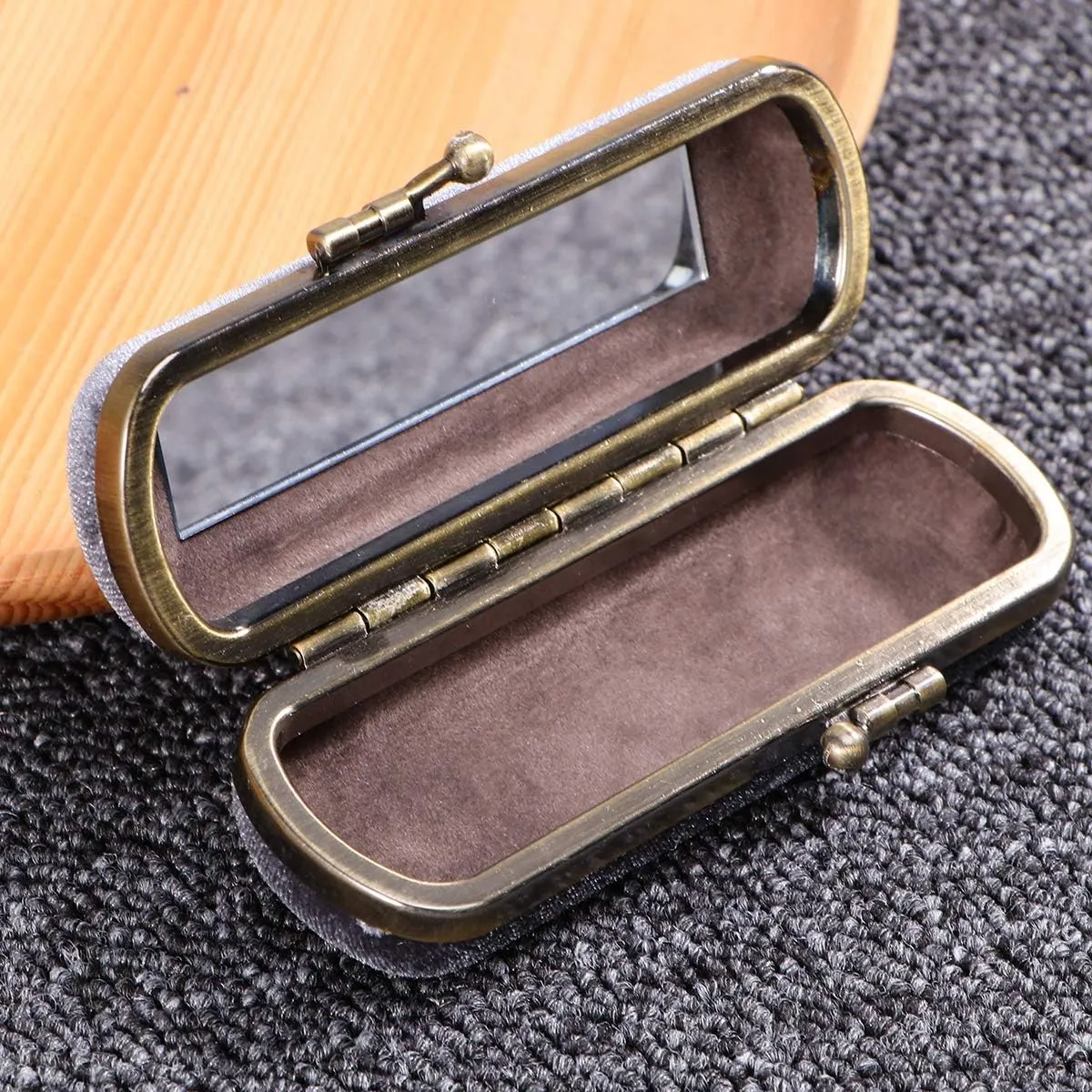 Cabilock Fashion Lipstick Box Lip Balm Organizer Bag Durable Soft Cosmetic Storage Case With Mirror (Black)