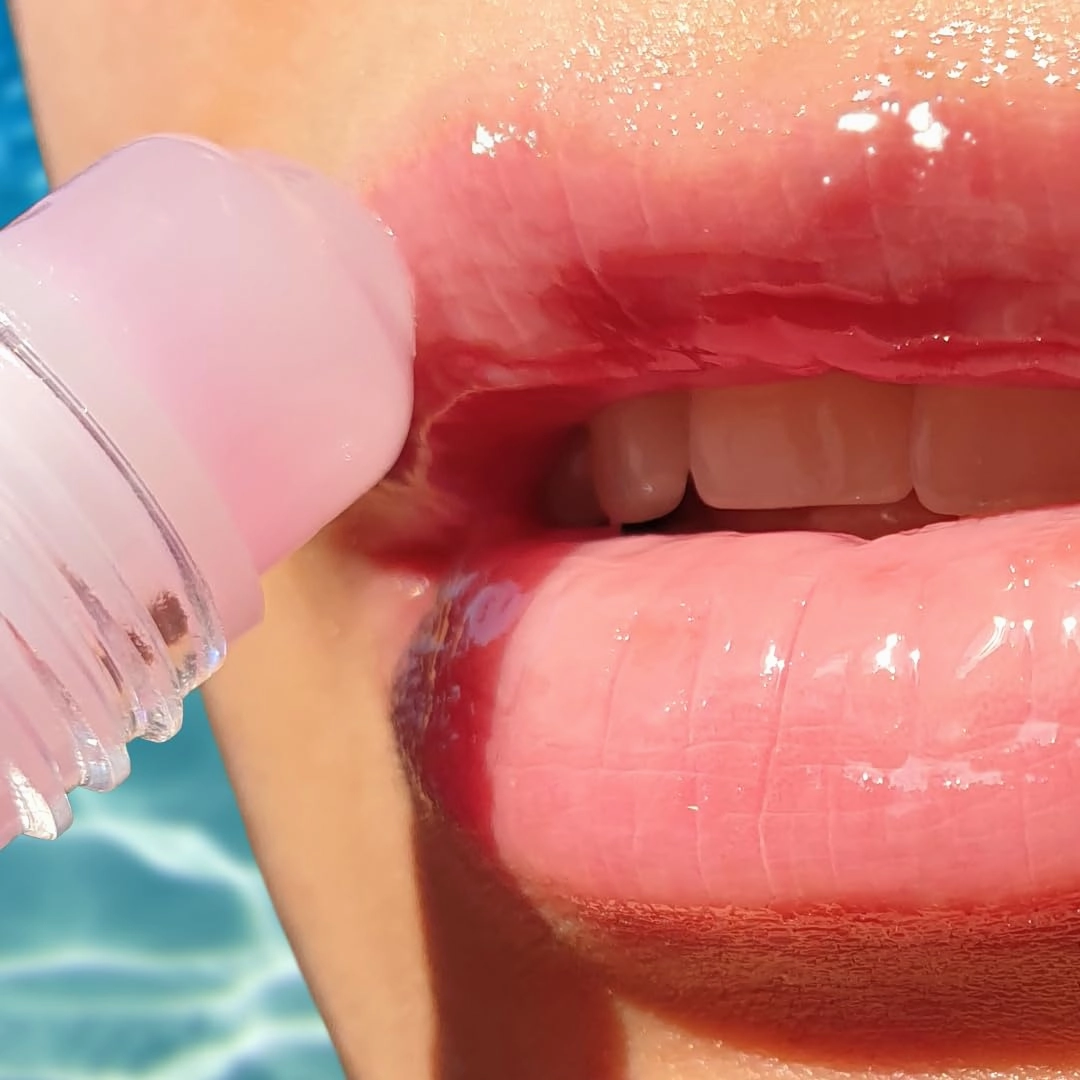 Mode Cosmetics MODE Lip Glaze Flavored Lip Gloss CHOCOLATE DIPPED STRAWBERRY Flavor Roll On Sweet Wet Nourising Shine, Hydrating Natural Skincare Fruit Oils, Cruelty Free, Vegan, Made in NY