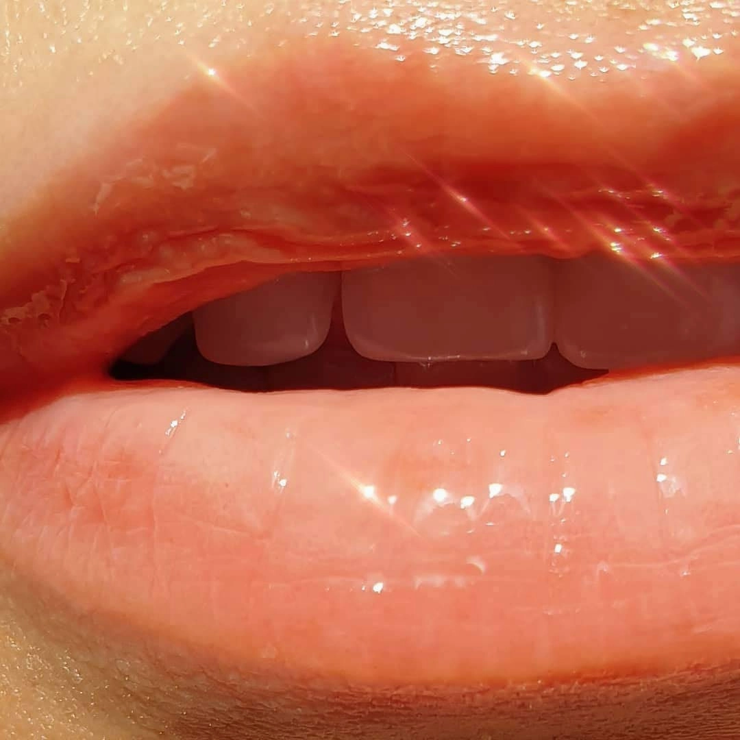 MODE Lip Glaze Flavored Lip Gloss Yummy HONEY APRICOT Flavor Roll On Sweet Wet Nourising Shine, Roller Glossy Hydrating Natural Skincare Fruit Oils